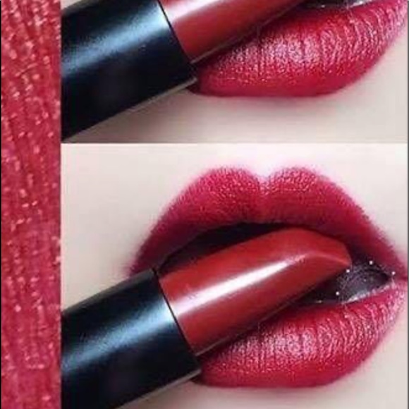 Shiseido ModernMattePowder Lipstick in exotic red - Picture 7 of 7